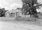 Les maisons et les fermes de la commune de Monteneuf