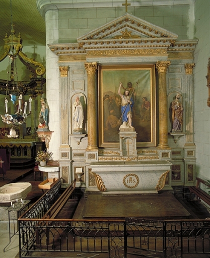 Ensemble de l'autel secondaire sud (autel, tabernacle, 2 gradins, retable)