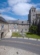 Tour nord de la cathédrale Saint-Tugdual faisant transept dite "Tour Hasting" (Tréguier)