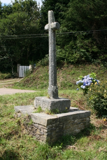Croix monumentale, Kerelcun (La Feuillée)