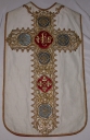 Ornement blanc 2 : chasuble, étole, manipule, voile de calice