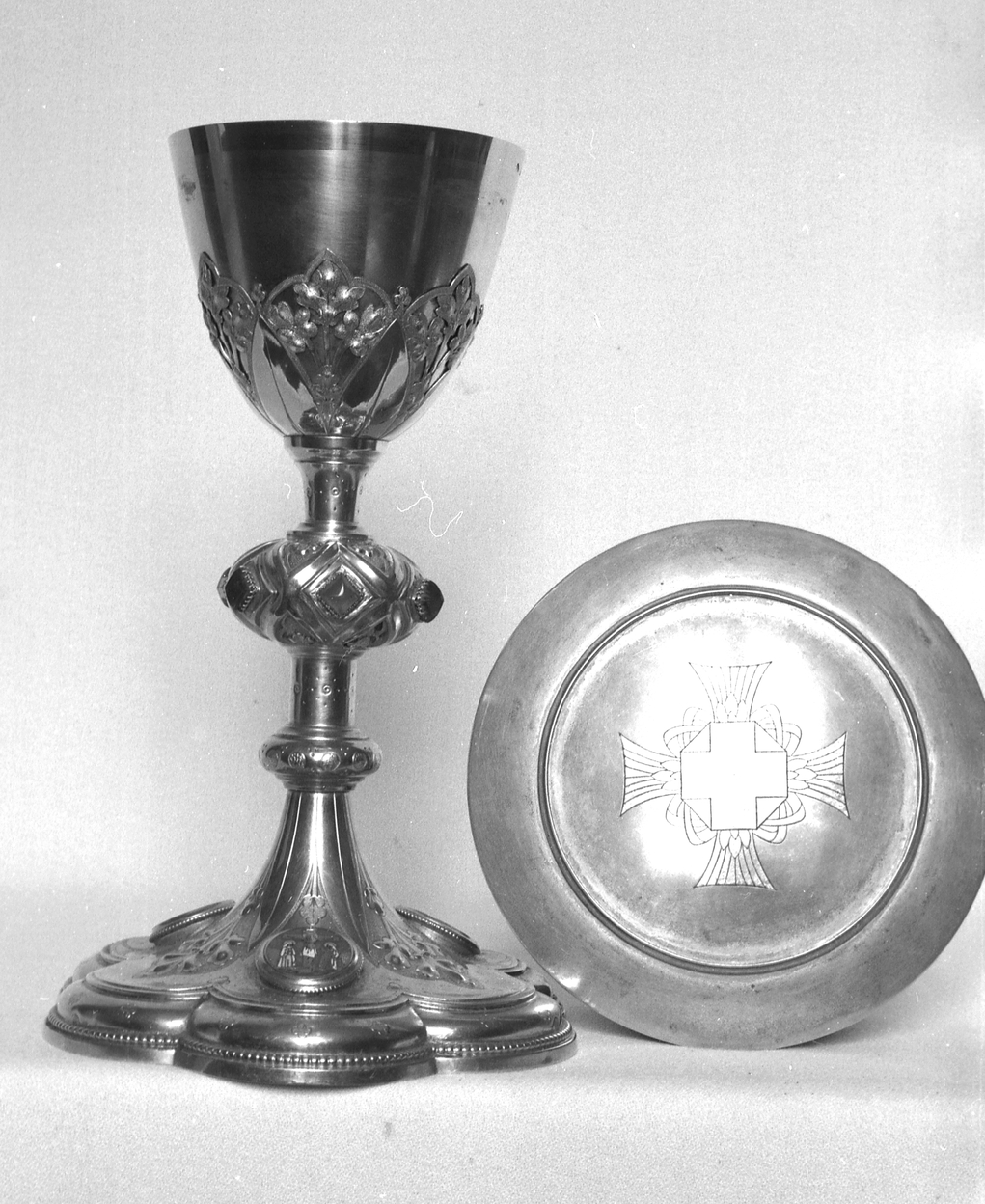 Calice, patène (3), église paroissiale Saint-Pierre (Silfiac)