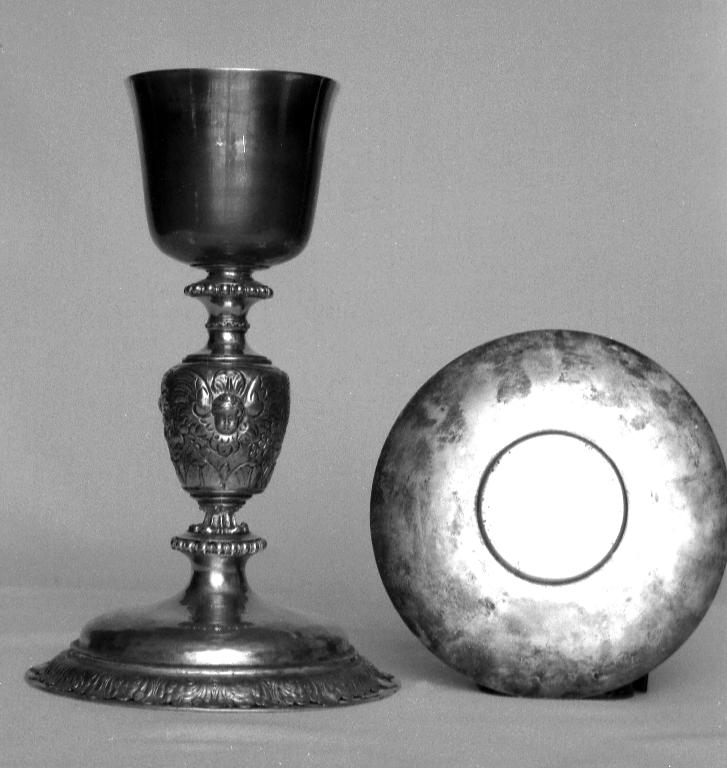 Calice & patène 2, église paroissiale Saint-Pierre (Plounévez-Lochrist)