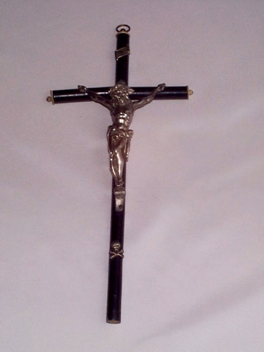 Croix de sacristie 1 : Christ en croix