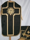 Ornement noir 1 : chasuble, voile du calice, bourse de corporal, manipule