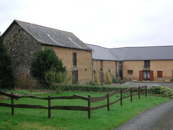 Manoir détruit, actuellement ferme, la Roualle (Chasné-sur-Illet)