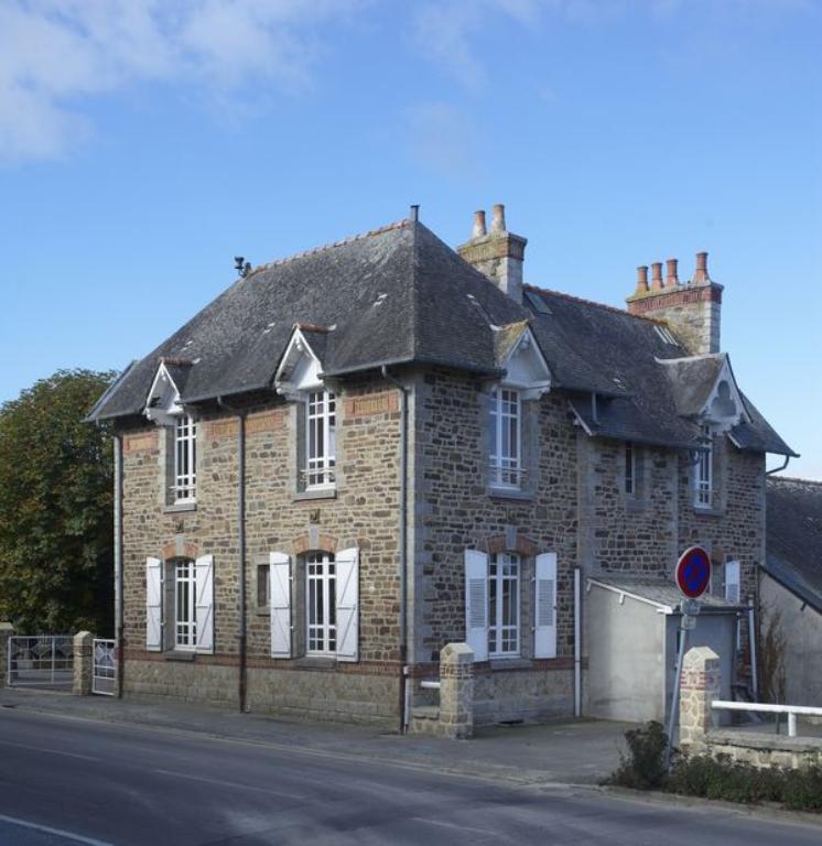 Ecole des filles, 2 rue des Acacias (Saint-Rémy-du-Plain)