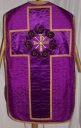 Ornement violet 1 : chasuble, bourse de corporal, étole, manipule, voile de calice