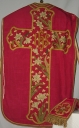 Ornement rouge 1 : chasuble, manipule