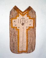 Ornement : chasuble, voile de calice, basilique Notre-Dame-du-Roncier (Josselin)