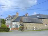 Alignement de quatre maisons et d'une ferme, la Ville Eude (Meillac)