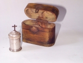 Coffret aux saintes huiles ; ampoule à saint chrême