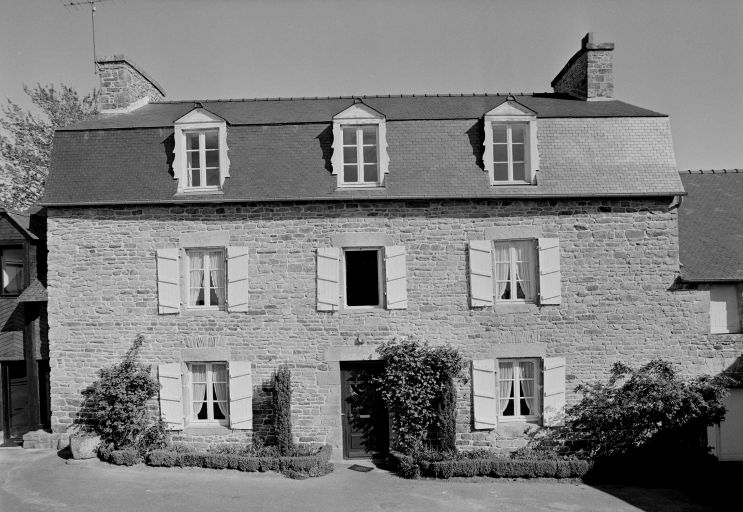 Presbytère, rue du Presbytère (Plémet)