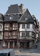 Maison à boutique à pans de bois du 16e siècle, 33 place Général-Leclerc (Lannion)