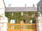 Manoir de Kermenec'h, dit 'Manoir de Lézardré, place du Centre (Lézardrieux)