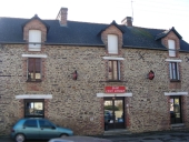 Ferme et café, 11 place de l'Eglise (Orgères)