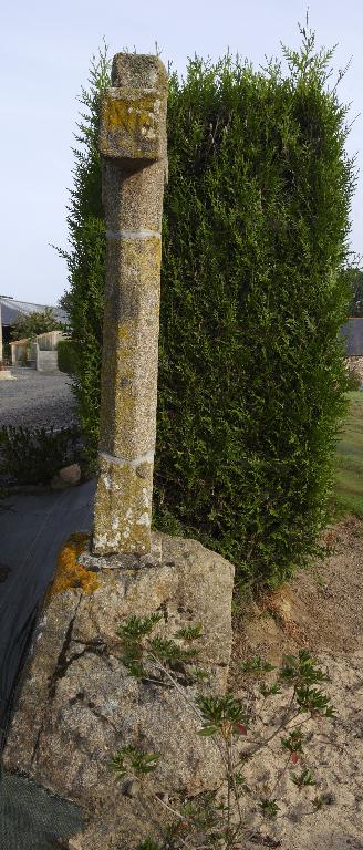 Croix monumentale, la Chéronnais (Saint-Rémy-du-Plain)