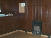 Ensemble des meubles de la sacristie : chasublier, 20 armoires, cheminée