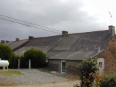 Alignement de logis, Gominé (Saint-Ganton)