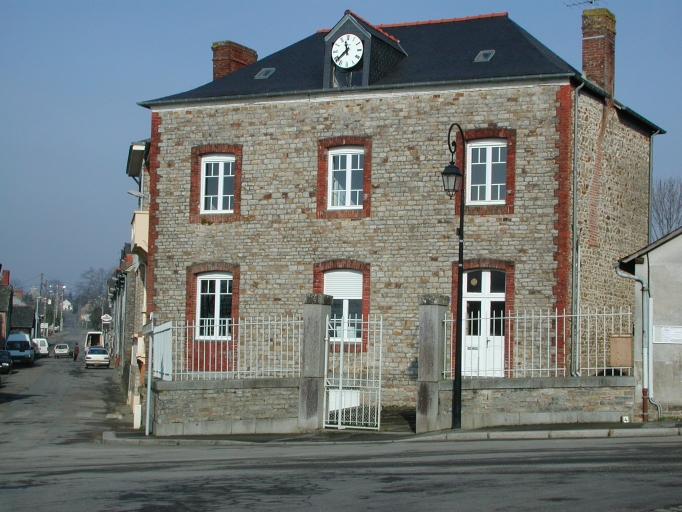 École, ancienne mairie, 1 place de l'Eglise (Dourdain)