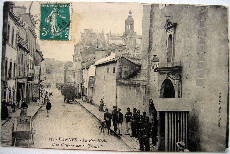 Rue Hoche, anciennement rue Saint-Yves, puis rue d'Auray (Vannes)