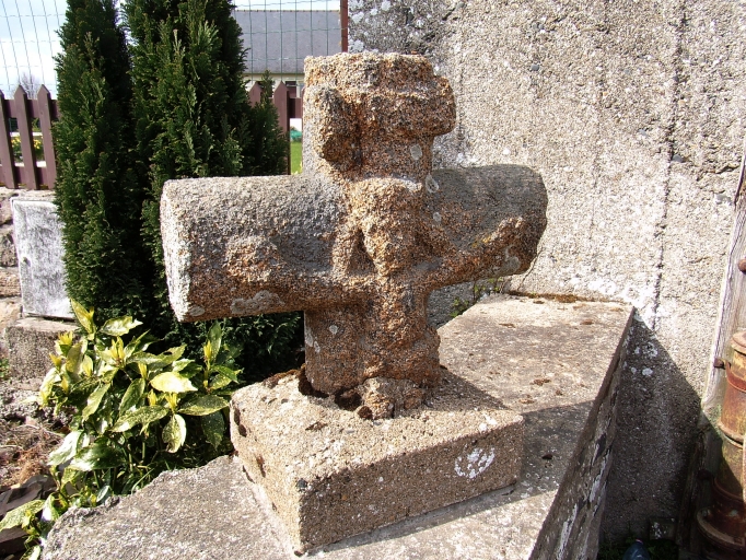 Croix de chemin, rue de la Ville-Morel (Pordic)