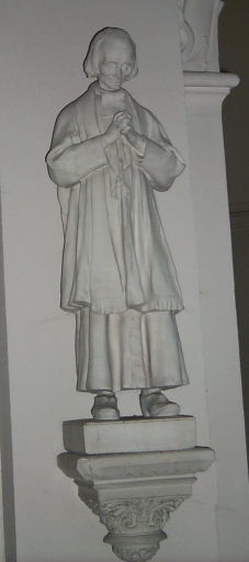 Statue sur culot : saint Jean-Marie Vianney