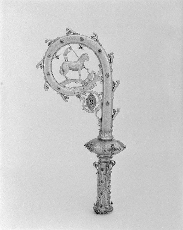 Crosse épiscopale de Mgr Trégaro, basilique Notre-Dame-du-Roncier (Josselin)