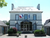 Mairie, ancien presbytère, 5 rue de Raphaël de Folligné (La Gouesnière)