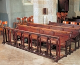 Ensemble de 38 bancs de fidèles