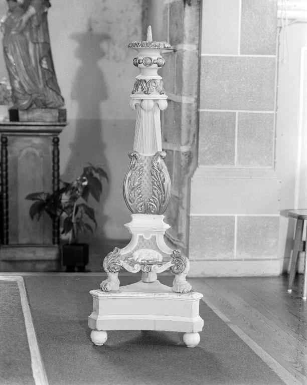 Chandelier pascal, église paroissiale Saint-Hervé (Lanhouarneau)