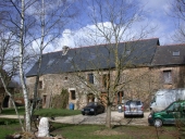 Ferme 4 et maison de prêtre, le Refour (Longaulnay)