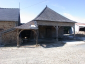 Manoir actuellement ferme, Perouse (Rannée)