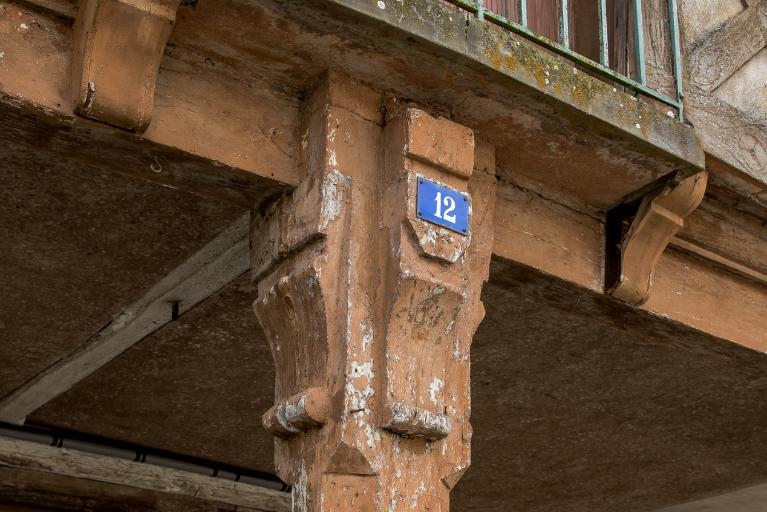 Maison à porche, 12 rue d'Anjou (La Guerche-de-Bretagne)