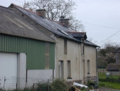 2ème alignement de deux maisons, Poscé (Feins)