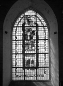 Verrière (baie 4), ancienne collégiale, actuellement église Sainte-Marie-Madeleine (Champeaux)