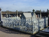 Tombeau de la famille Duhil de Bénazé, route départementale 794 (Meillac)