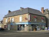Maison à boutique, 31 rue Nationale (Saint-Domineuc)