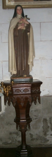 Statue sur piédestal : sainte Thérèse de l'Enfant-Jésus