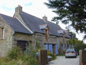 Alignement de trois logis, Bessuand (Maxent)