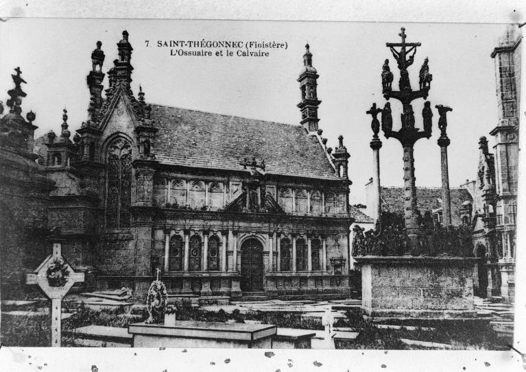 Église paroissiale Notre-Dame et abords, place de l'Eglise (Saint-Thégonnec fusionnée en Saint-Thégonnec Loc-Eguiner en 2016)