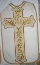 Ornement blanc 3 : chasuble, voile de calice, étole et bourse de corporal
