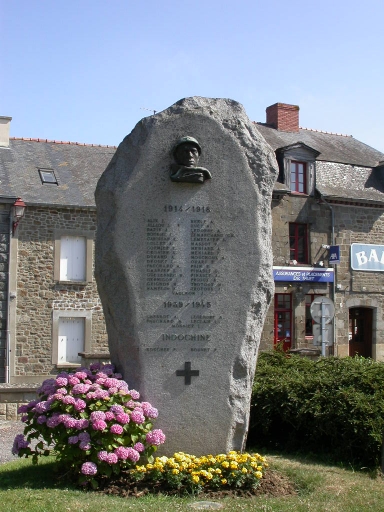Monument aux morts, place de la Mairie (Hédé)