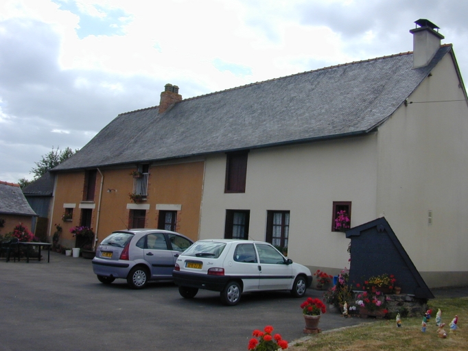 Alignement de deux fermes, la Chaussonnière (Montreuil-le-Gast)