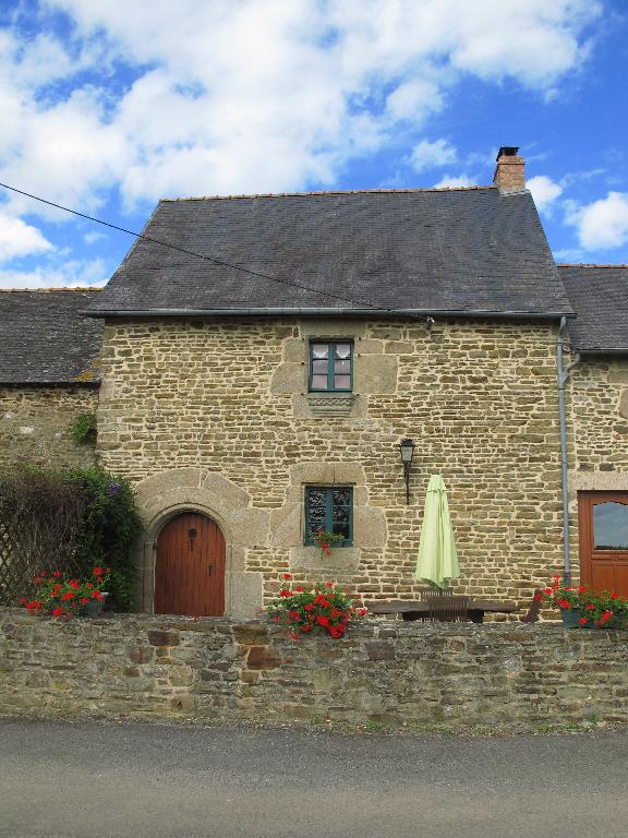 Maisons de notables ruraux des 16e et 17e siècles sur la commune de La Chapelle-Janson