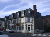 Maison, 3, 3 bis place de l'Eglise ; angle de la rue d'Argentré (Le Pertre)