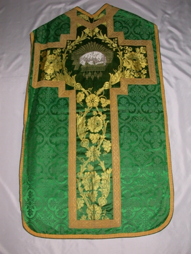 Ornement vert 1 : chasuble, bourse de corporal, étole, manipule, voile de calice