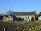 Alignement de deux fermes, rue du Pont (Saint-Léger-des-Prés)