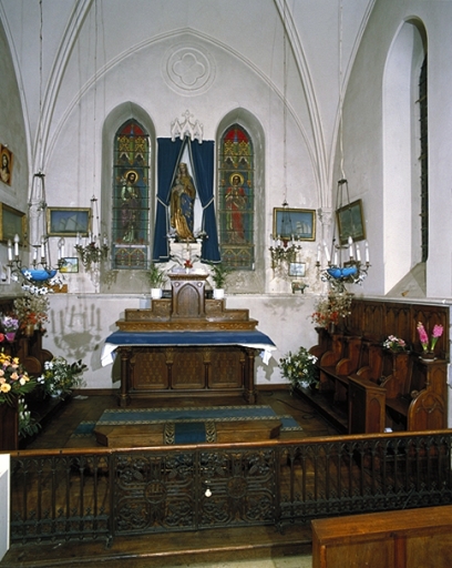 Ensemble du maître-autel : autel, tabernacle, 2 gradins, 3 degrés d'autel