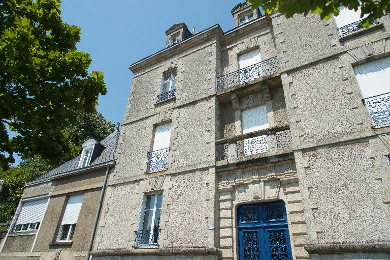 Hôtel, 18, 20 Place de la République (Vannes)
